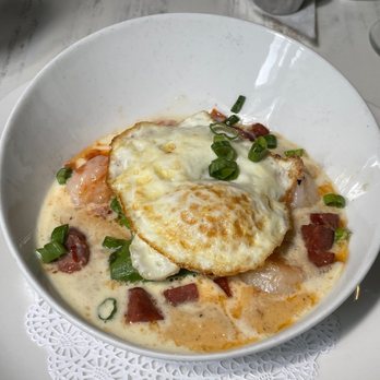 Sarabeth's Key West - Shrimp and grits - American Near Me - Key West, Florida Sarabeth's Key West - Shrimp and grits - American Near Me - Key West, Florida