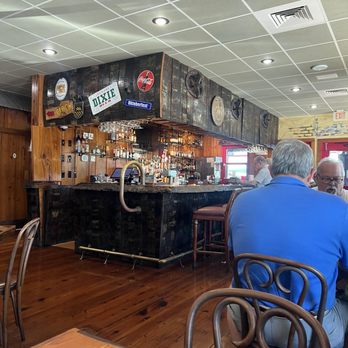 Middendorf's - Manchac - Bar - Seafood Near Me - Akers, Louisiana