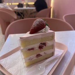 Strawberry Soft Cream Cake Strawberry Soft Cream Cake