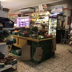 Camatti - Das Camatti ist nicht nur ein Café, sondern vor allem auch ein Lebensmittelladen