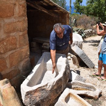 Grotta Mangiapane - To wash and take a bath in - Landmarks & Historical Buildings Near Me - Custonaci, TP
