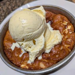 White Chocolate Macadamia Nut Pizookie