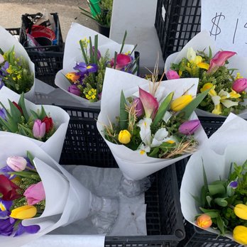 Tulsa Farmers' Market - display of fresh flowers - Farmers Market Near Me - Tulsa, Oklahoma Tulsa Farmers' Market - display of fresh flowers - Farmers Market Near Me - Tulsa, Oklahoma