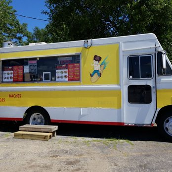 Mo's Burritos - a yellow and white food truck - Food Trucks Near Me - Champaign, Illinois Mo's Burritos - a yellow and white food truck - Food Trucks Near Me - Champaign, Illinois