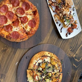Crust & Cocktails - Tuscan Chicken Pesto Pizza and Classic Pepperoni Pizza and Heirloom Tomato Caprese - Cocktail Bars Near Me - Akron, Ohio