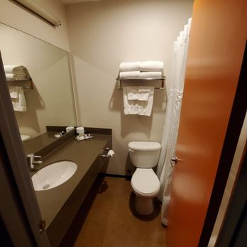 The Tangerine - Bathroom - Hotels Near Me - Burbank, California The Tangerine - Bathroom - Hotels Near Me - Burbank, California