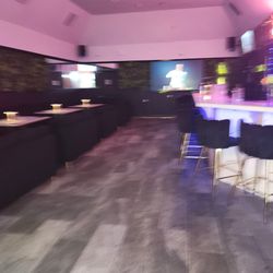 Uncut Miami - Photo of empty restaurant/lounge