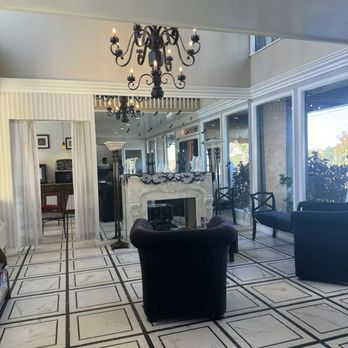Kronborg Inn - Lobby area - Hotels Near Me - Solvang, California Kronborg Inn - Lobby area - Hotels Near Me - Solvang, California