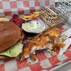 Anna Maria Oyster Bar SRQ - Lousy fish sandwich..cold fries but yes ate them anyway..