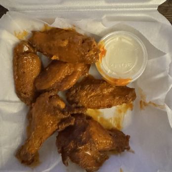 Amoroso's Pizzeria - Buffalo (6) Chicken Wings - Pizza Near Me - Avon, Connecticut