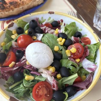 Mariuccia - Salad with burrata, olives, tomatoes and corn - Pizza Near Me - Rome, RM Mariuccia - Salad with burrata, olives, tomatoes and corn - Pizza Near Me - Rome, RM