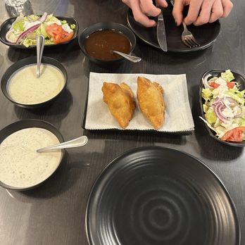 Bbq & Karahi House - Samosa Chaat and complimentary salad with sauces - Barbeque Near Me - Matawan, New Jersey