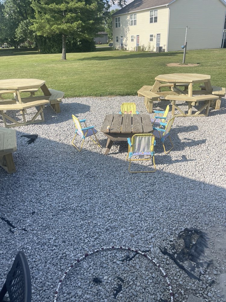 SCOOPS FROZEN TREATS Updated October 2024 460 Biscayne Dr