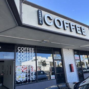 ESSNTL Coffee - Outside - Coffee & Tea Near Me - San Diego, California
