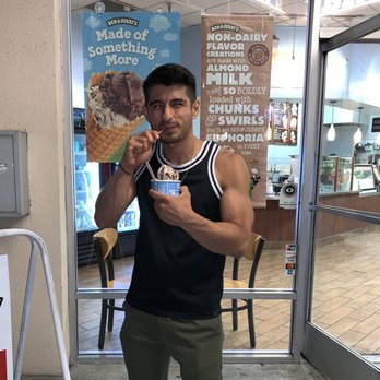 Ben & Jerry’s - Huge location.  No line! - Ice Cream & Frozen Yogurt Near Me - Burbank, California