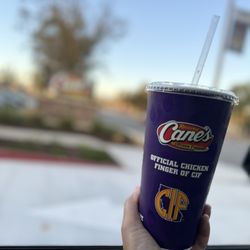 Raising Cane's Chicken Fingers - 32 oz drink 10.21.24