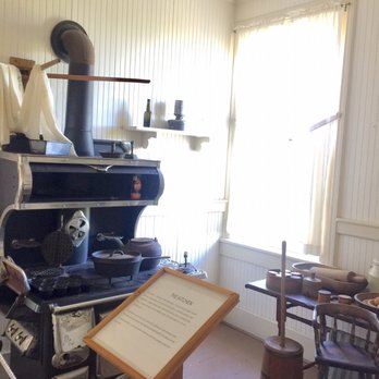Yaquina Bay Lighthouse - Kitchen - Landmarks & Historical Buildings Near Me - Newport, Oregon