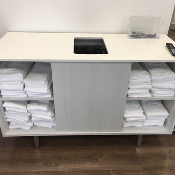 Holiday Inn Express Evansville - Towels in the Fitness Room - Hotels Near Me - Evansville, Indiana Holiday Inn Express Evansville - Towels in the Fitness Room - Hotels Near Me - Evansville, Indiana