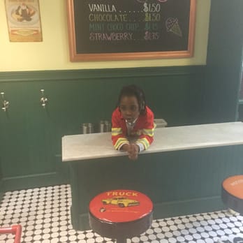Twinkle Playspace - The little ice cream shoppe!! - Recreation Centers Near Me - Brooklyn, New York