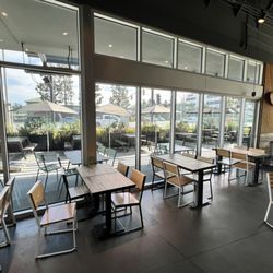 Shake Shack El Segundo - Indoor and outdoor seating