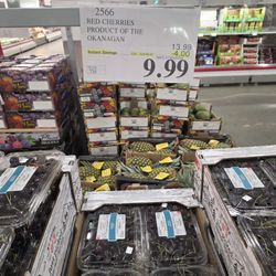 Costco - Canadian Cherries on sale