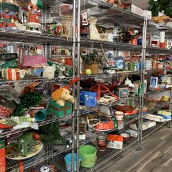 Thrifty Shopper - New Hartford - Christmas goods