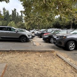 Fryman Canyon Park - Parking... it gets busy