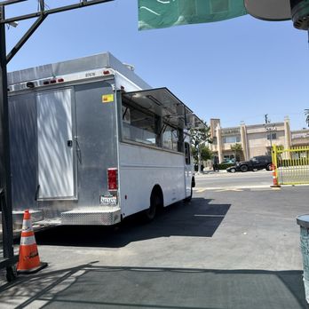 Flow Usa - Food truck in case your hungry while you wait - Car Wash Near Me - Inglewood, California Flow Usa - Food truck in case your hungry while you wait - Car Wash Near Me - Inglewood, California