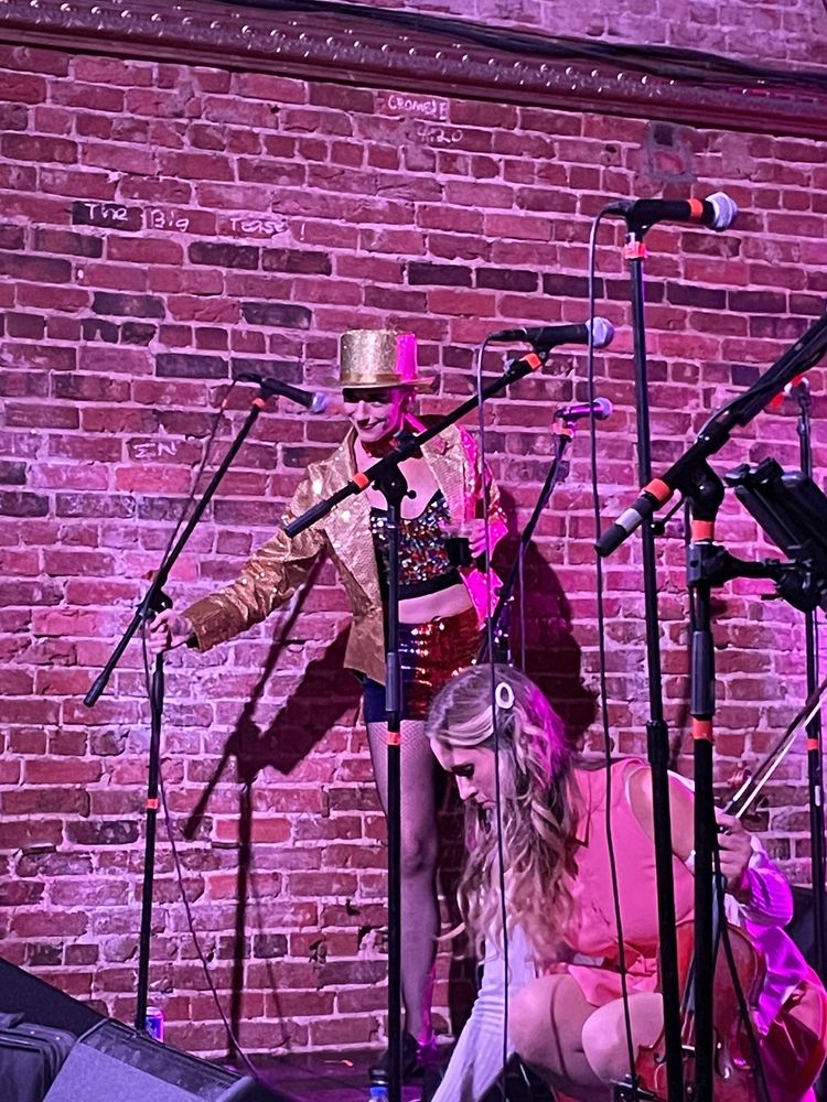 CAPONE’S Updated October 2024 19 Photos & 25 Reviews 227 E Main