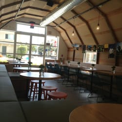 Pono Burger - Interior
