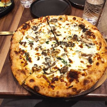 Gordon Ramsay Hell’s Kitchen - Mushroom Pizza. Excellent. - Bars Near Me - Mashantucket, Connecticut