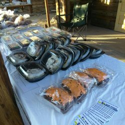 Blue Gecko Bakery - Cinnamon rolls and apple cinnamon rolls