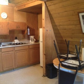 Reds Meadow Resort & Pack Station - Small kitchen and table - Tours Near Me Reds Meadow Resort & Pack Station - Small kitchen and table - Tours Near Me