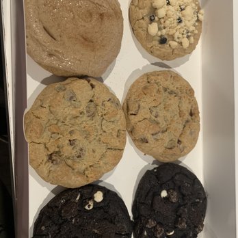 Crumbl - Chantilly - Bakeries Near Me - Chantilly, Virginia