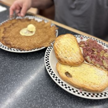 Lincoln's P&G Diner - Breakfast & Brunch Near Me - Pittsburgh, Pennsylvania Lincoln's P&G Diner - Breakfast & Brunch Near Me - Pittsburgh, Pennsylvania