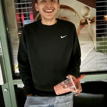 Liquid Fusion Cafe - Chillest dude in des plaines and his strawberry banana smoothie - Coffee & Tea Near Me - Northbrook, Illinois