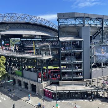 Silver Cloud Hotel - Seattle Stadium - Roof top view - Hotels Near Me - Seattle, Washington Silver Cloud Hotel - Seattle Stadium - Roof top view - Hotels Near Me - Seattle, Washington