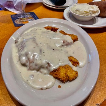 Texas Roadhouse - Hubby wanted to share the country fried chicken. (Big portion), pretty tasty, I liked it. - Steakhouses Near Me - Fresno, California