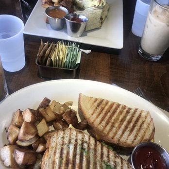 Twist Eatery - Breakfast & Brunch Near Me - El Segundo, California Twist Eatery - Breakfast & Brunch Near Me - El Segundo, California