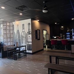 Dolce Vita - Bar and dining area