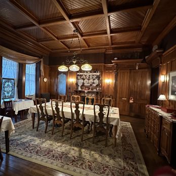 Spencer House Bed & Breakfast - Dining room all made out of wood - Bed & Breakfast Near Me - Erie, Pennsylvania Spencer House Bed & Breakfast - Dining room all made out of wood - Bed & Breakfast Near Me - Erie, Pennsylvania