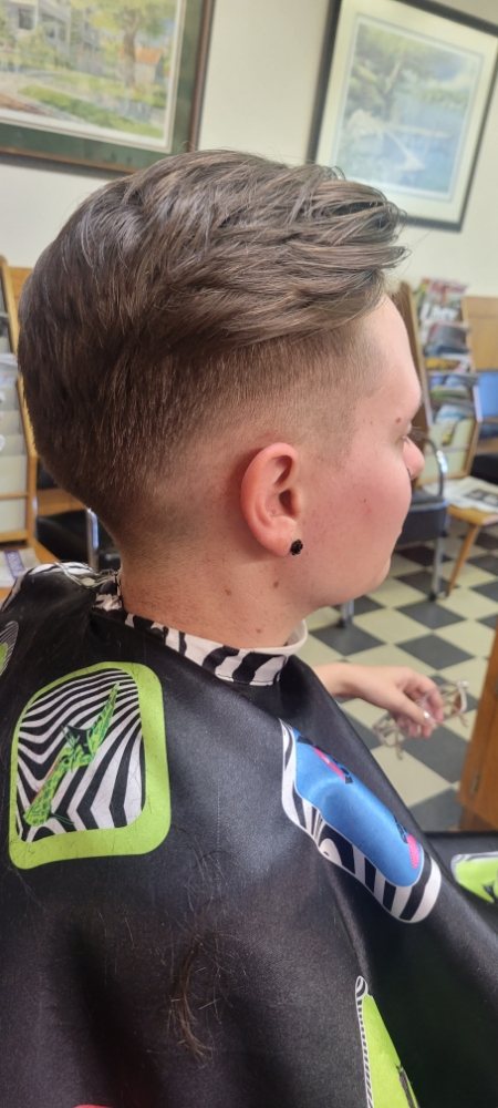 E Clips Hair Design Logo