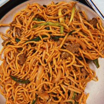V Cafe - Beef chow mein - Halal Near Me - Los Angeles, California V Cafe - Beef chow mein - Halal Near Me - Los Angeles, California