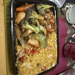 Hing Long Chinese Restaurant - Shrimp in garlic sauce combo platter.