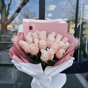 Bordo Flowers - Floral Designers Near Me - Chicago, Illinois