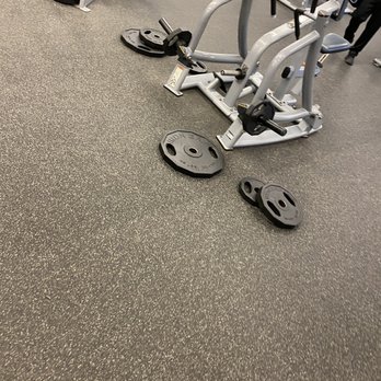 LA Fitness - Unorganized weights and missing weights everywhere! - Gyms Near Me - Howard Beach, New York