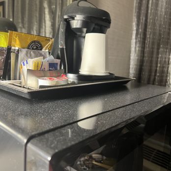 DoubleTree by Hilton Hotel Wilmington - Dusty Microwave - Hotels Near Me - Wilmington, Delaware