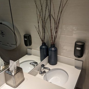 Mallards Southern Kitchen - Women's washroom - sink accessibility - Seafood Near Me - Bloomington, Minnesota