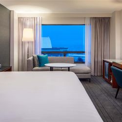 Hyatt Regency Crystal City at Reagan National Airport - Guest Room
