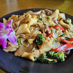 Orchid Thai Cuisine - Drunken noodles with beef